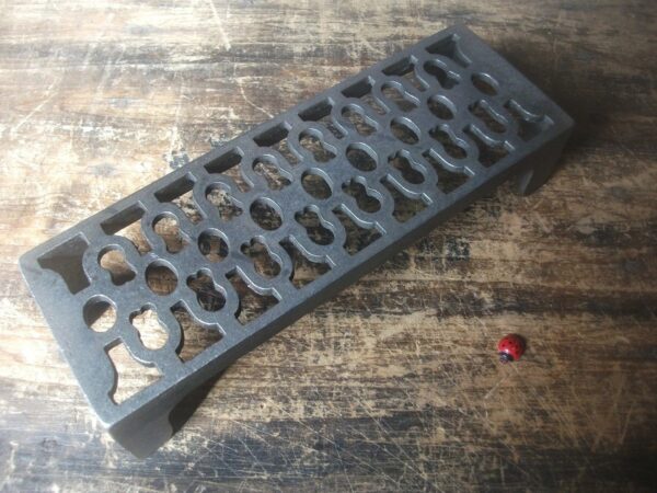 CAST IRON AIR BRICK 9 X 3CM