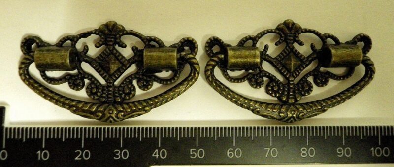 PAIR OF ZINC ALLOY ANTIQUE STYLE ORNATE HANDLES