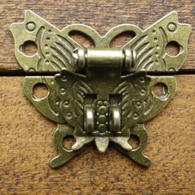 BUTTERFLY LATCH IN ANTIQUE BRONZE