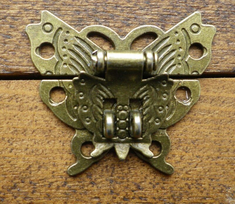 BUTTERFLY LATCH IN ANTIQUE BRONZE