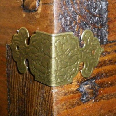 SET OF 4 VINTAGE STYLE METAL BOX CORNERS