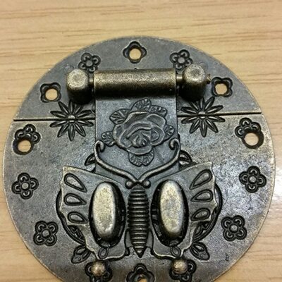 ROUND BUTTERFLY DETAIL LATCH BRONZE FINISH