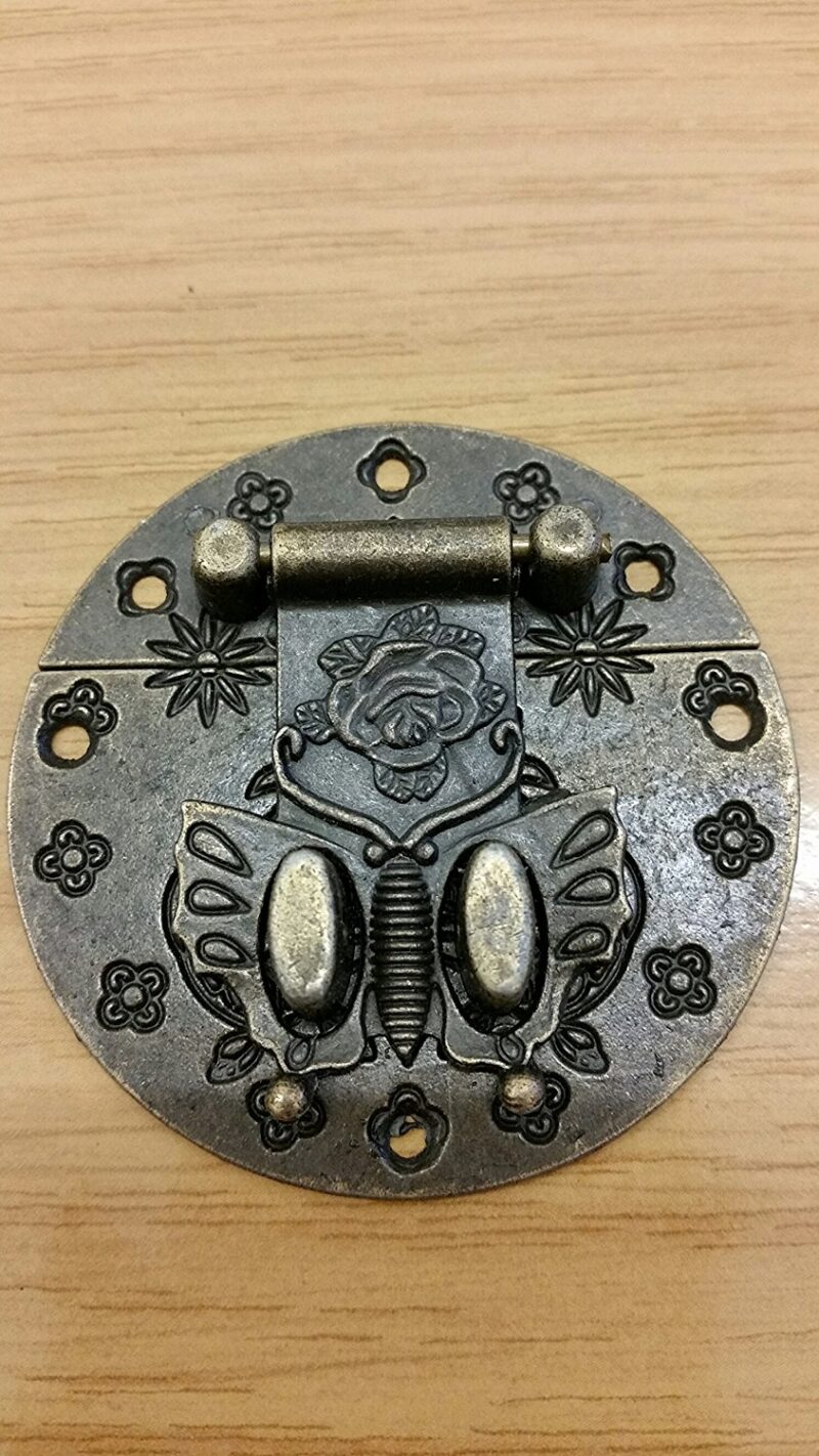 ROUND BUTTERFLY DETAIL LATCH BRONZE FINISH