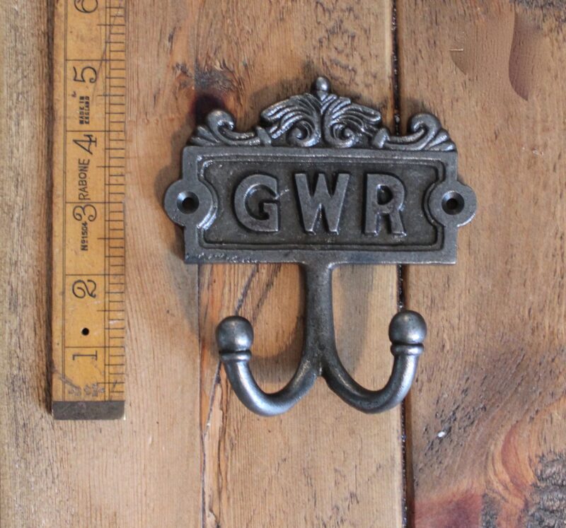GWR PLAQUE ANTIQUE FINISH CAST IRON DOUBLE ROBE HAT & COAT HOOK PEG