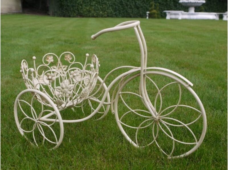 Vintage Cream Tricycle Garden Planter Metal Plant Stand Planter Basket Bicycle Garden Bike Flower Pot Patio